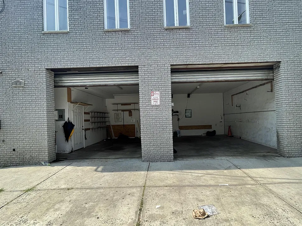 427-429 Martin Luther King Dr