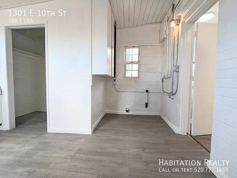 1301 E 10th St — Photo 11