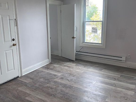 4th image of 18 Crawford St