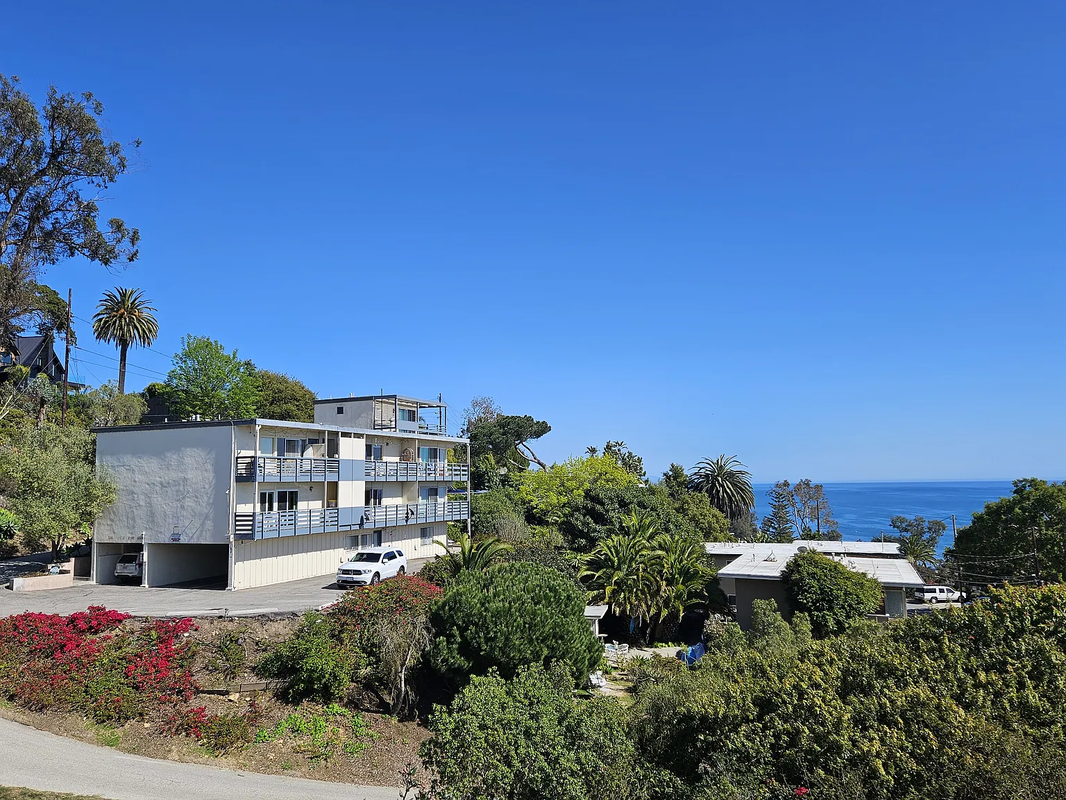 2 bed, $3,400 — Photo 1