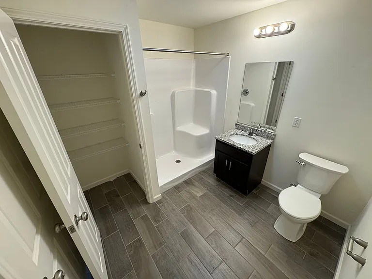 1047 Broadway - Modern Two Bedroom Apartments — Photo 16