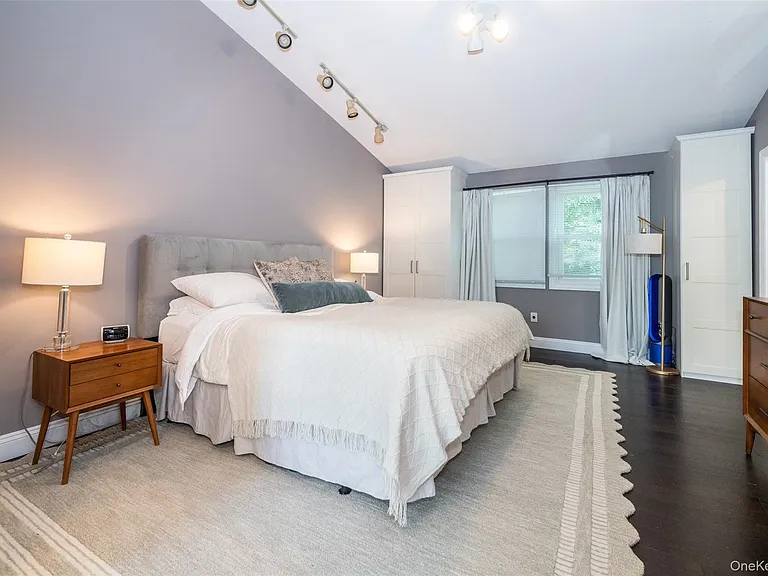 17 Edgewood Ave — Photo 30