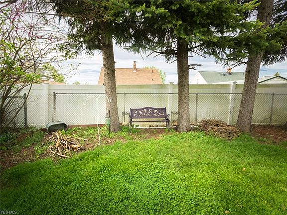 5th image of 12713 Maple Leaf Dr