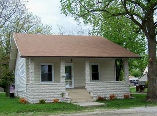 113 E Waverly St, Virden, IL 62690