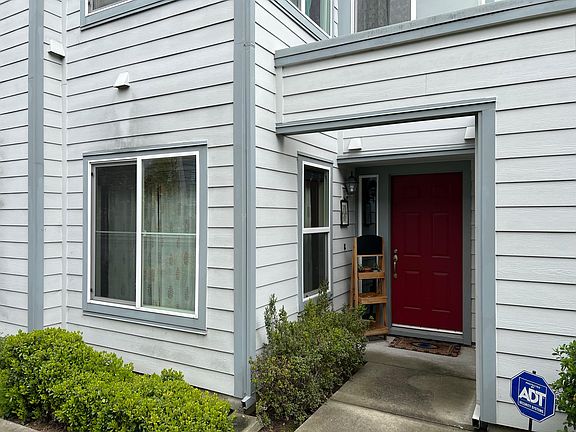 3rd image of 201 Bowsprit Ln