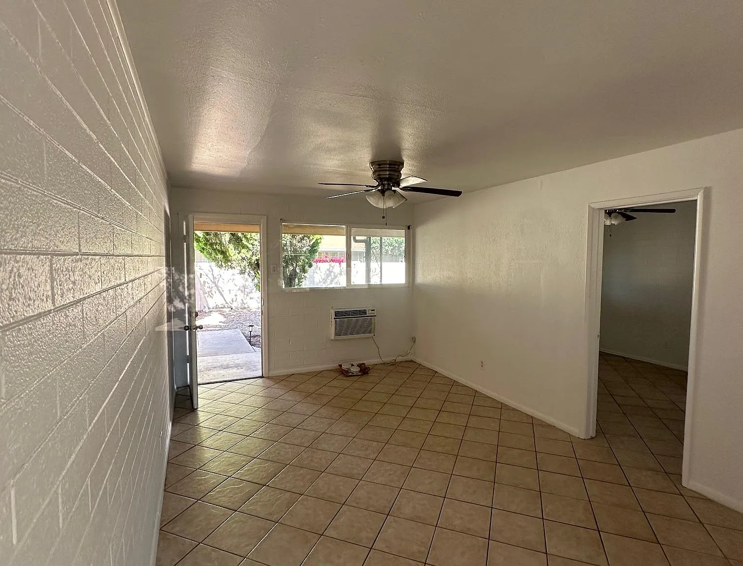 1 bed, 550 sqft, $1,050 — Photo 3