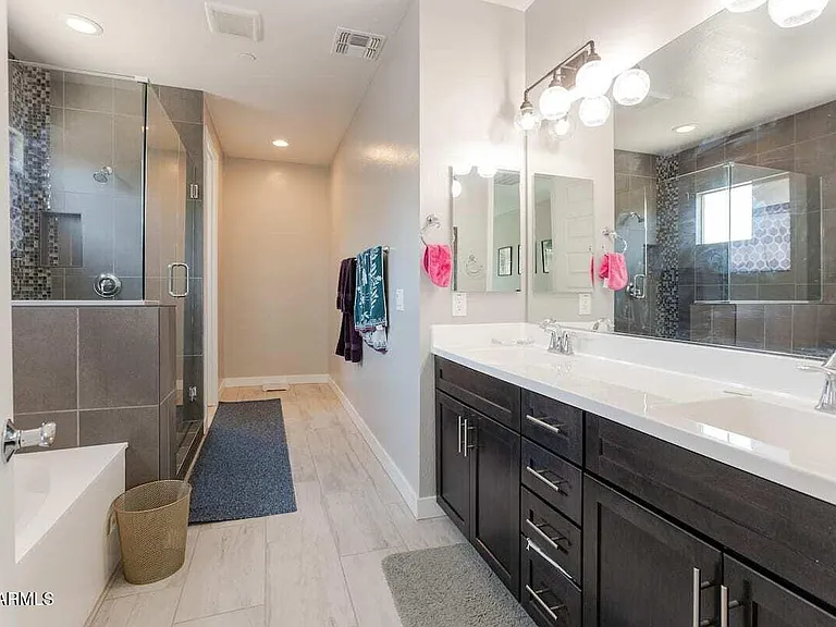 7043 E Portland St — Photo 25