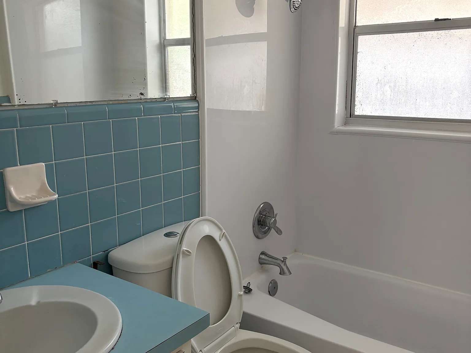 3 bed, 1200 sqft, $2,100 — Photo 2