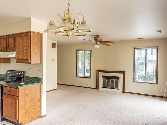 3rd image of 513 Willowcreek Ct