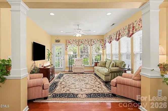 904 Peltier Dr — Photo 7