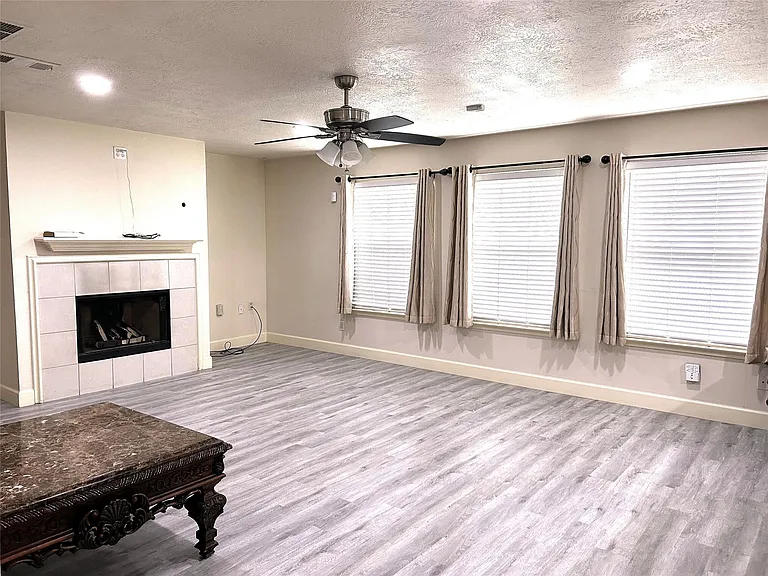 6005 Chatham Woods Dr — Photo 4