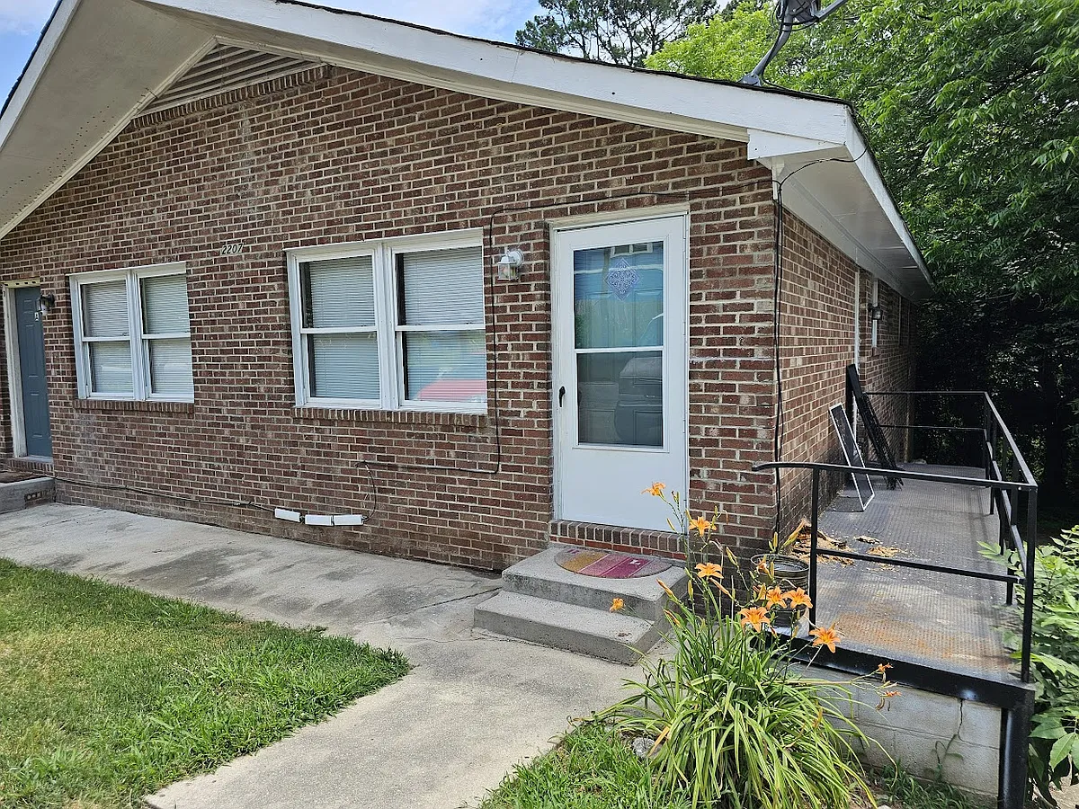 Building Photo - 2207 Concord St #B