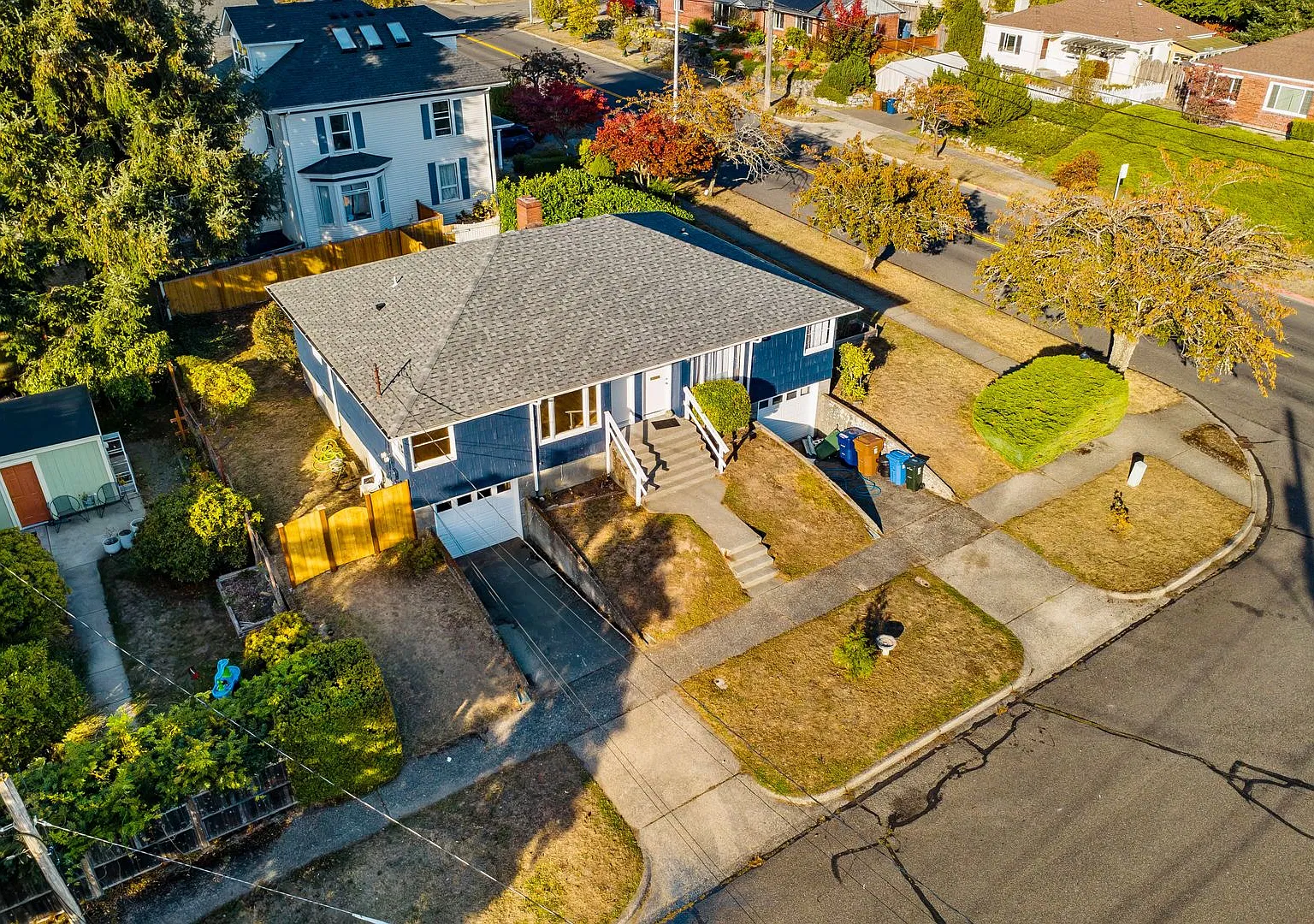 Beautifully Updated Tacoma Home Near Proctor — Photo 2