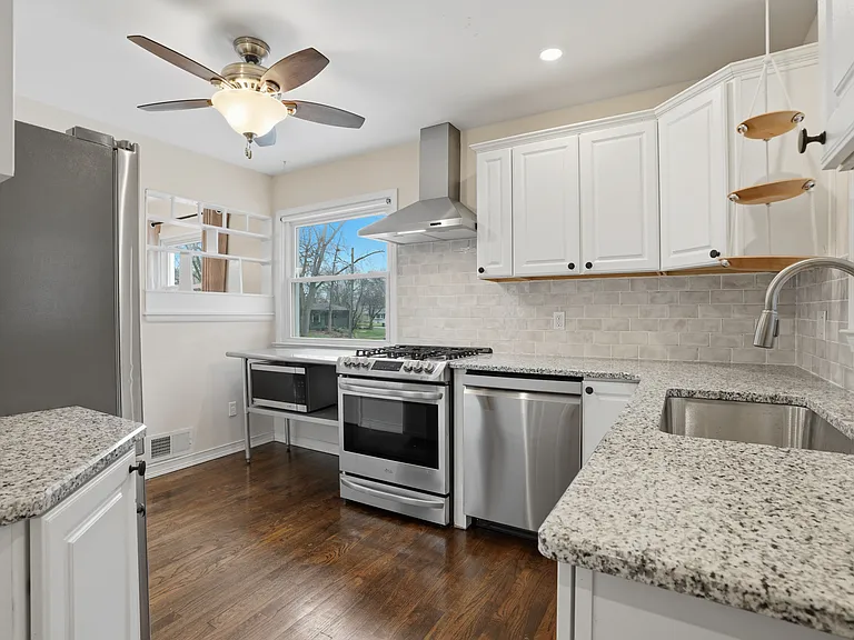 831 Loyola Dr — Photo 26