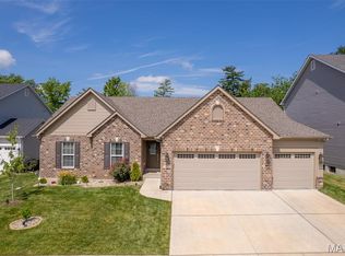 92 Red Rock Mdws, Ballwin, MO 63011