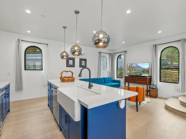 1221 S Chavez St — Photo 7