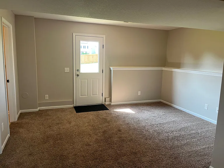 947 N Cypress Cir — Photo 25