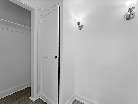 5th image of 608 S Westlake Ave APT 402