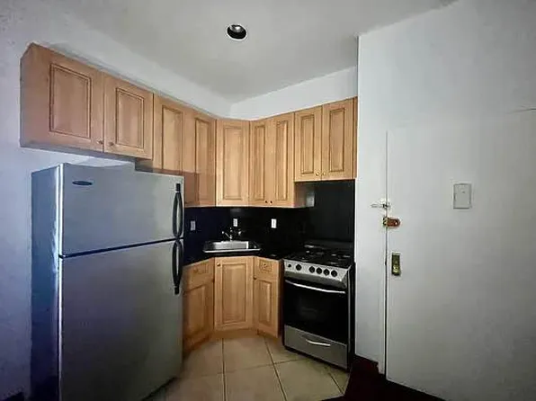 493 9th Avenue image 1 of 5