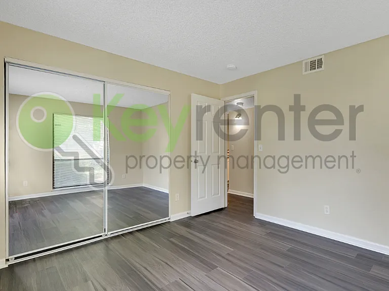 600 Del Verde Cir #7 — Photo 15