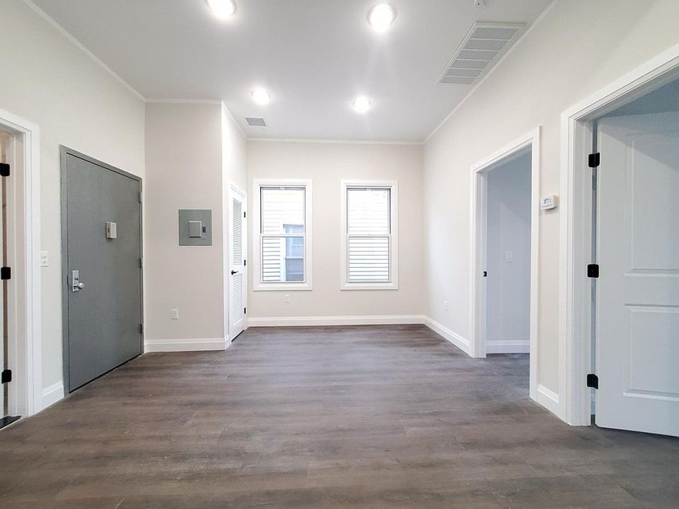 2nd image of 287 Van Nostrand Ave #1A