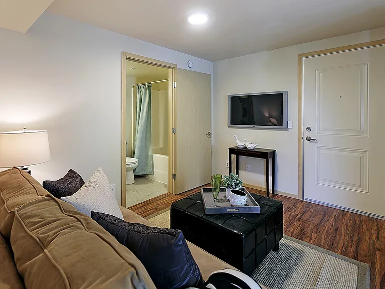 Glendale Apartments — Photo 15