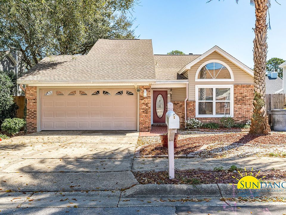 1st image of 372 Canterbury Cir