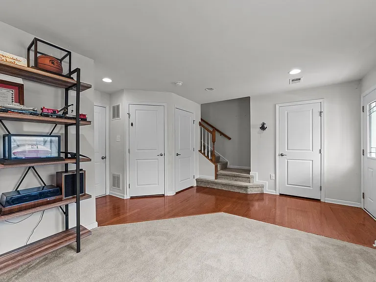 4014 Luminary Dr — Photo 2