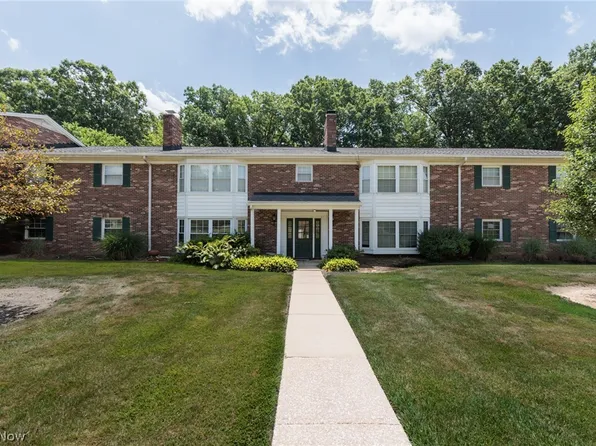 7020 Carriage Hill Dr APT 202, Brecksville, OH 44141