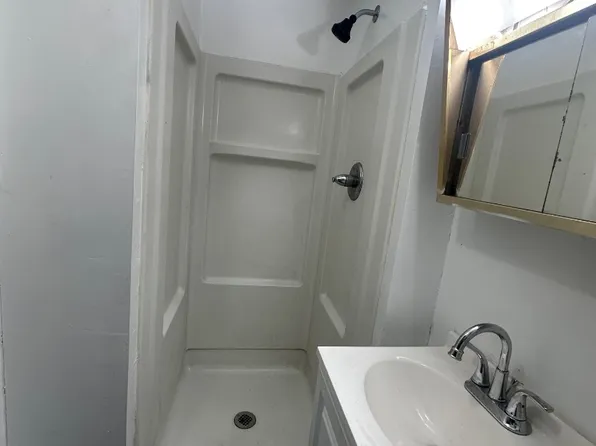 1850 Glendale Rd, Clinton, IA