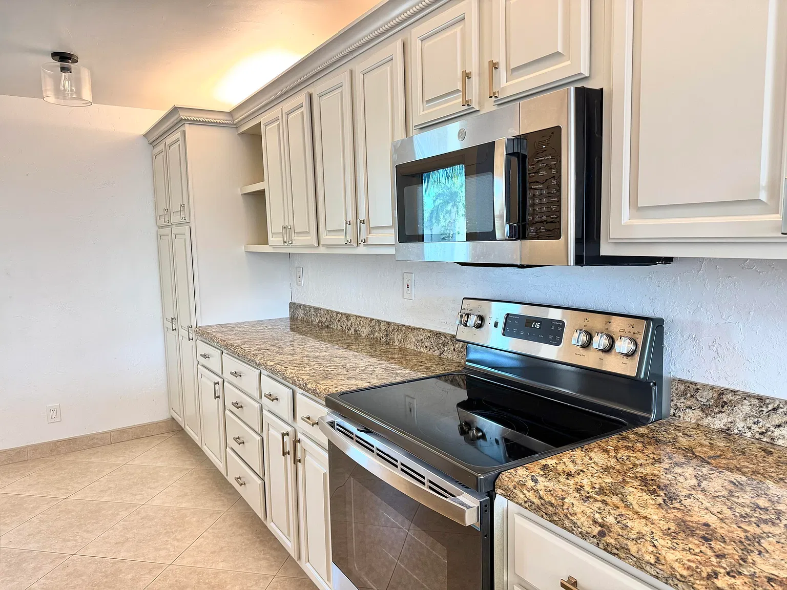 2 bed, 2.0 bath, 1130 sqft, $2,600 — Photo 3