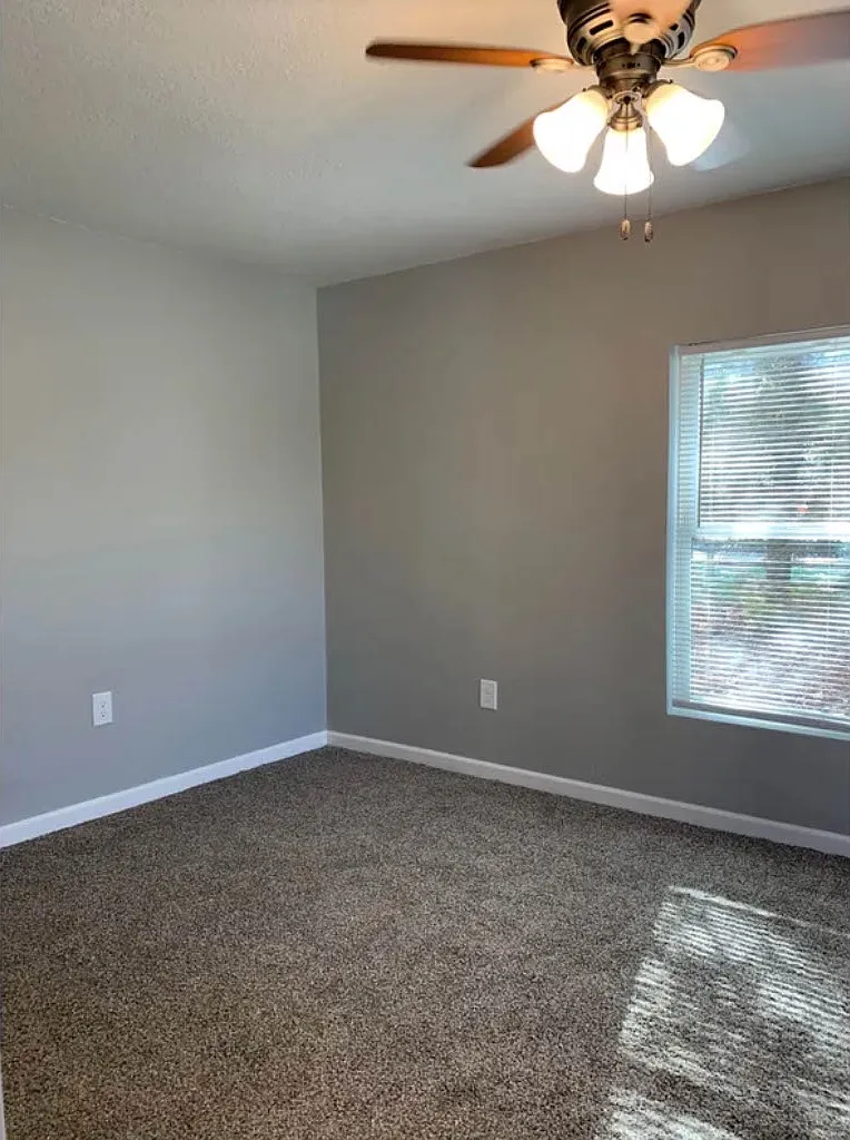 513 SE Ewing St — Photo 3