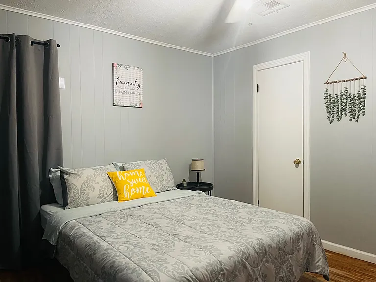 1709 Gandy St — Photo 13