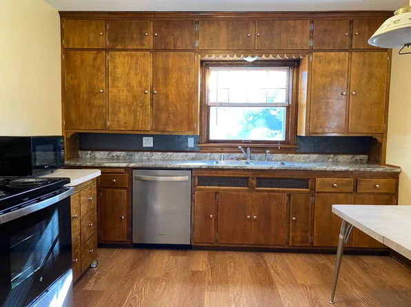 830 S Irwin Ave, Green Bay, WI 54301