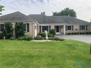 3065 Plumbrook Dr, Maumee, OH 43537