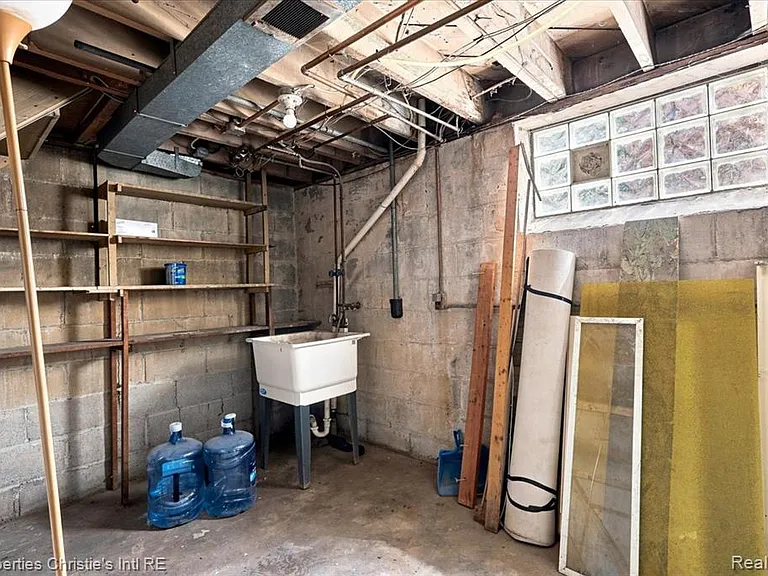 10024 Mark Twain St — Photo 22