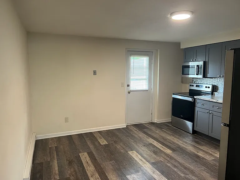 Holly Brook Apartments — Photo 27