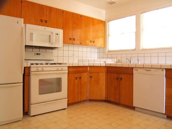 4th image of 225 Bonita Ave