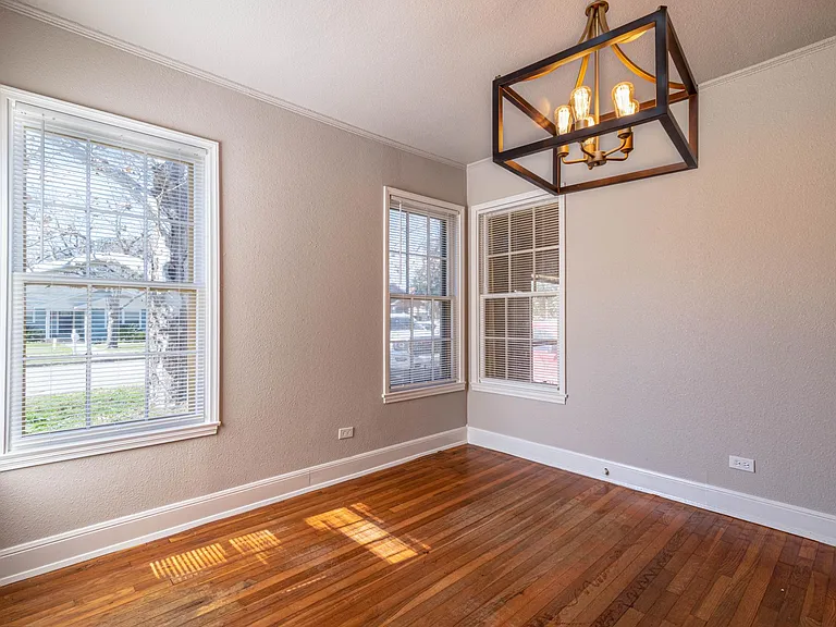 609 S Pecan Ave — Photo 5