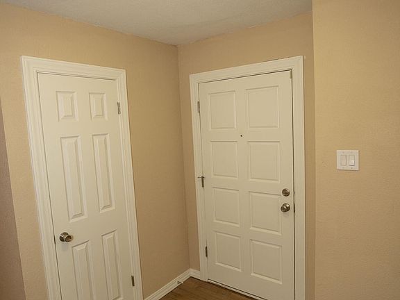 3rd image of 706 E Crestview Dr