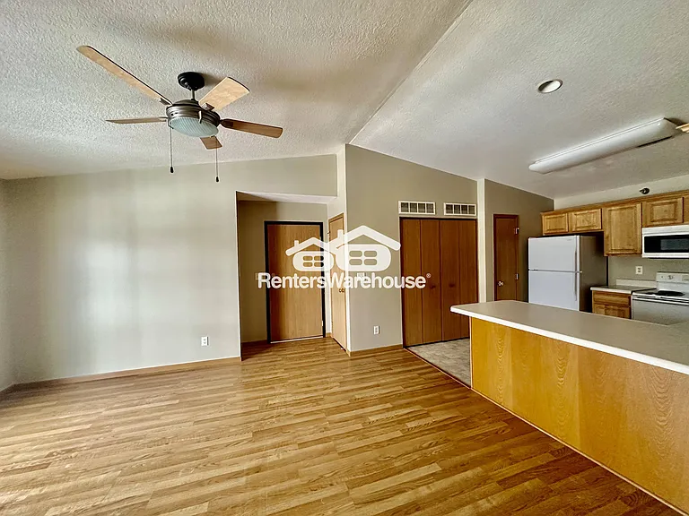 5924 Sutton Pl #10 — Photo 9