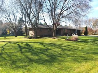 1341 Black Cherry Dr, Rockford, IL 61108