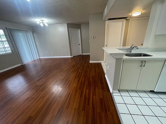 4th image of 2811 N Oakland Forest Dr APT 206