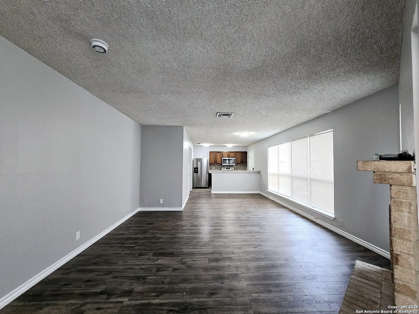 2 bed, 1000 sqft, $1,200 — Photo 3
