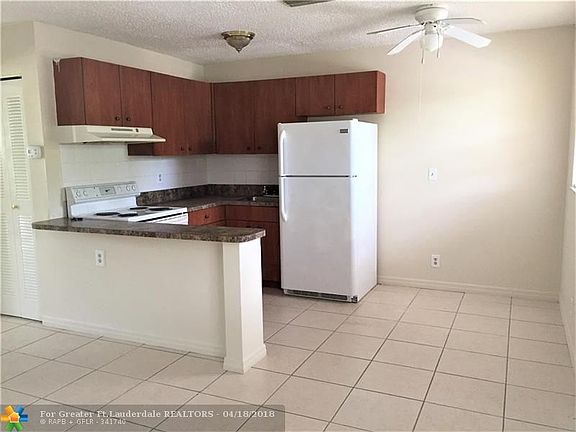 5th image of 426 Lakeside Dr APT 246
