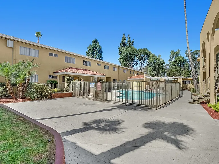 Capistrano Gardens — Photo 19