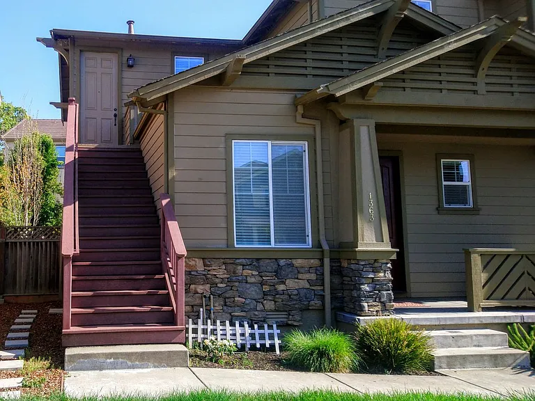 1365 Gordon Ln — Photo 1