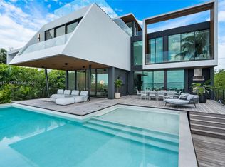 1369 N Venetian Way, Miami Beach, FL 33139