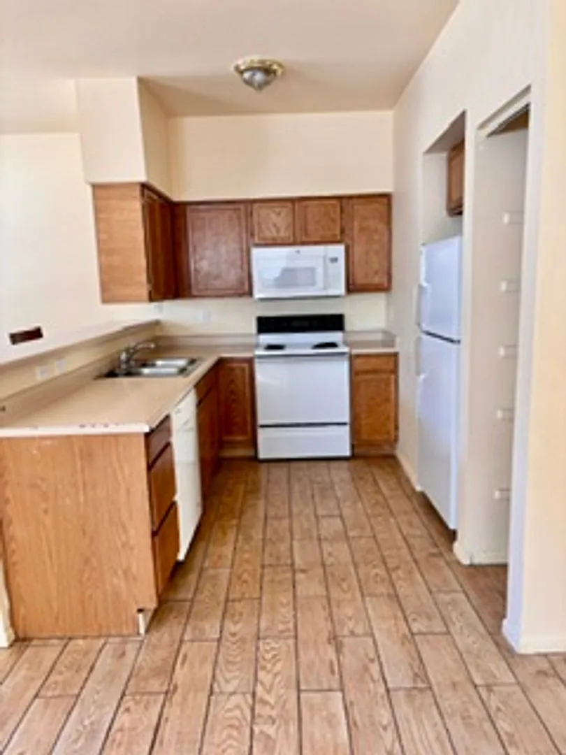 629 S Sherwood St — Photo 2