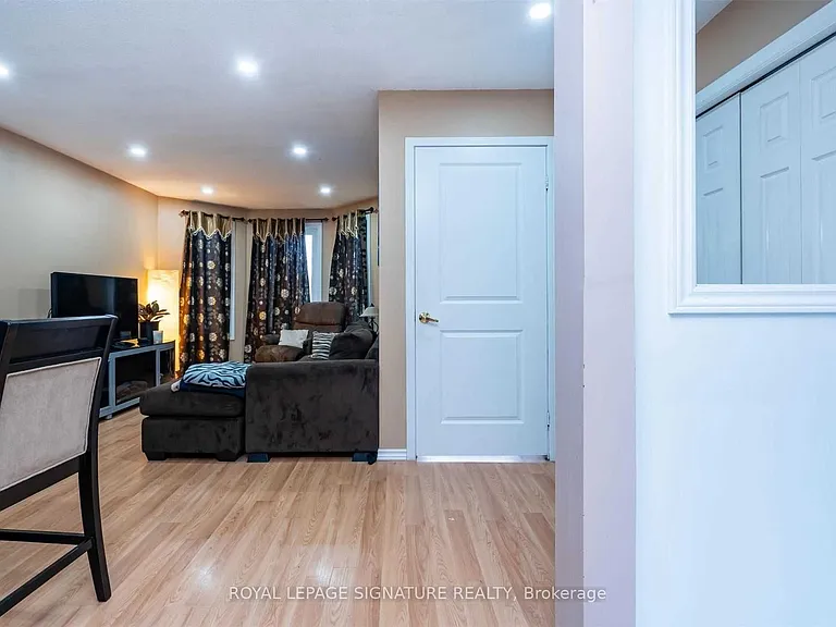 52 Buchanan Cres — Photo 3